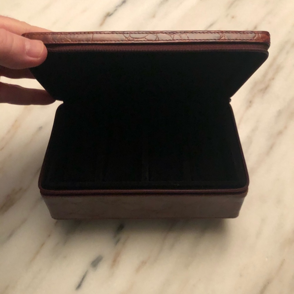 MEN’S LEATHER WRISTWATCH TRAVEL CASE!